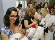 Волгоградские младенцы выбирают мамино молоко