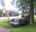 На трассе под Волгоградом опрокинулся автомобиль: водитель погиб