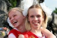«Единороссы» поздравили школьников-медалистов Ленинского района