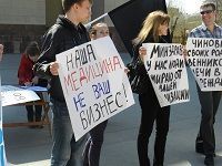 В Волгограде опять митингуют, пикетируют и убирают мусор
