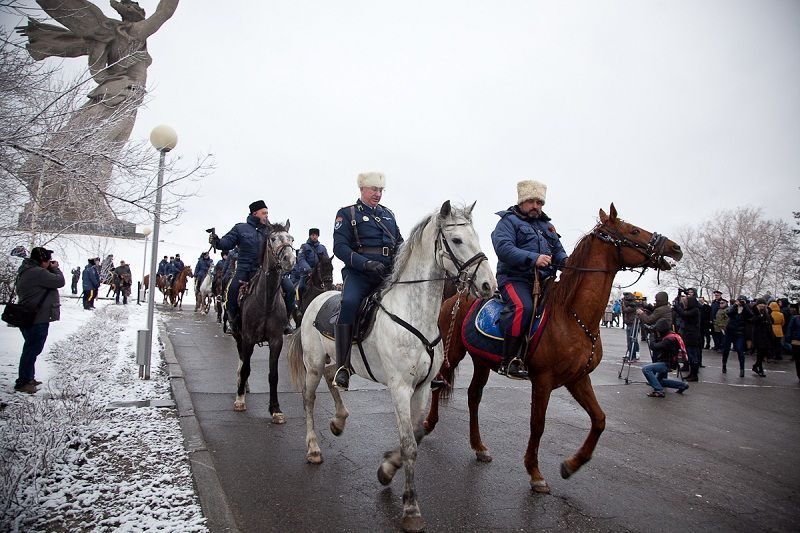 Губернаторы Боженов и Жилкин дали старт конному походу из Волгограда в Астрахань
