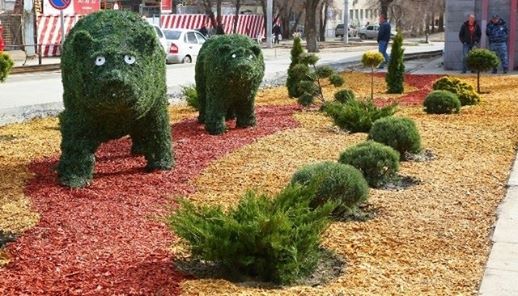 В Волгограде компанию зеленых медведей и коней пополнят лебеди и олени