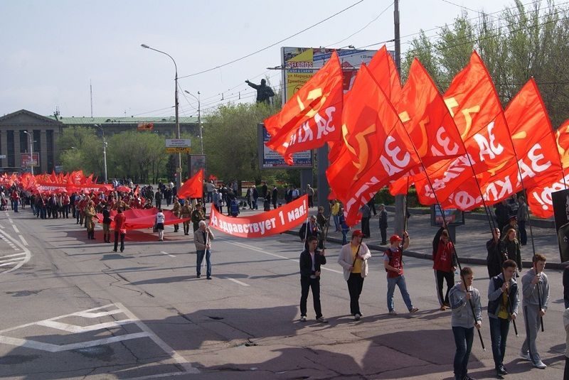 Коммунисты на первомайском митинге пошли своим путем