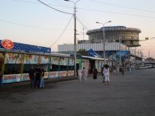 На Центральной набережной Волгограда демонтировали два летних кафе