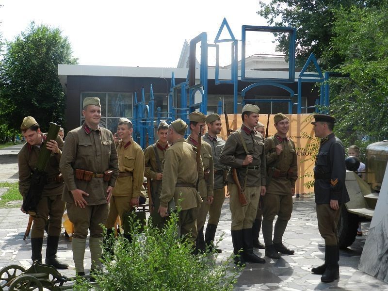 В Сталинграде записали добровольцев на фронт