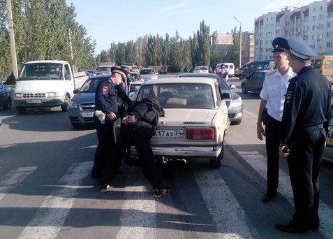Мужчину совершившего ДТП на угнанной машине задержали в Волжском