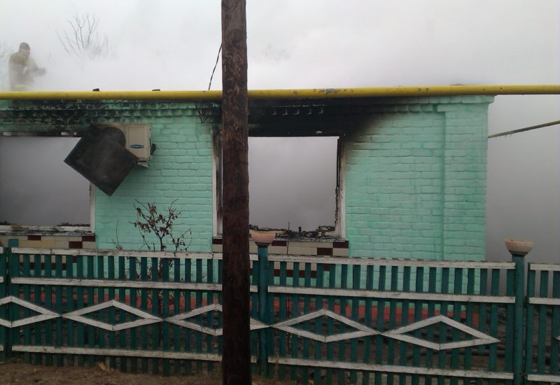 В Волгоградской области на пожаре в частном доме погибли двое неизвестных