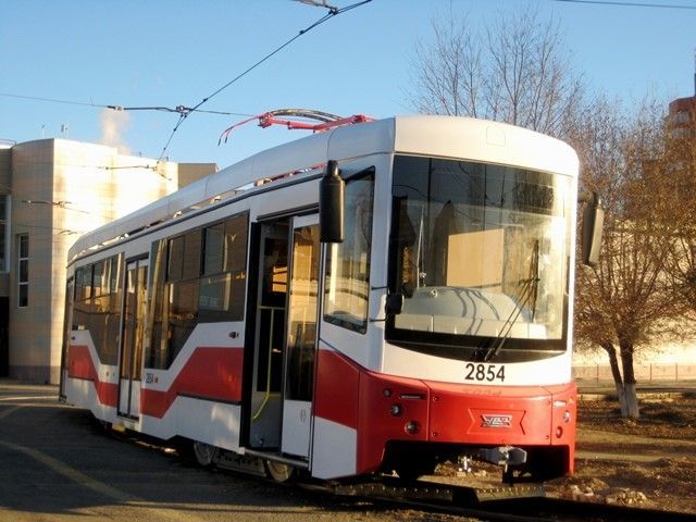 В Волгограде на рельсы вышел новый екатеринбургский трамвай