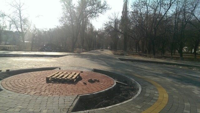 В Краснооктябрьском районе Волгограда возводят парк «70 лет Победы»