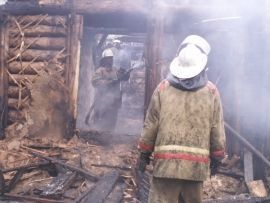 На севере Волгограда на пожаре в бане пострадал местный житель