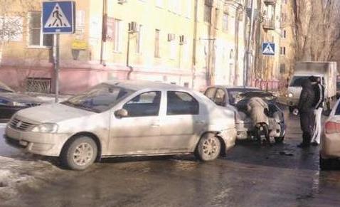 В Волгограде в тройном ДТП пострадал 1 человек