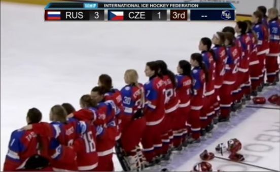 На молодежном чемпионате мира по хоккею включили старый гимн России