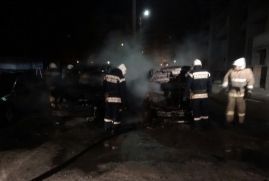 В центре Волгограда подожгли три иномарки