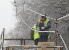 Около 100 специалистов пытаются восстановить электроснабжение в Волгоградской области
