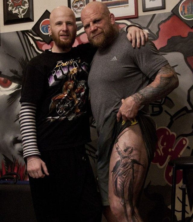 Боец Джефф Монсон набил татуировку «Родина-мать зовёт!»