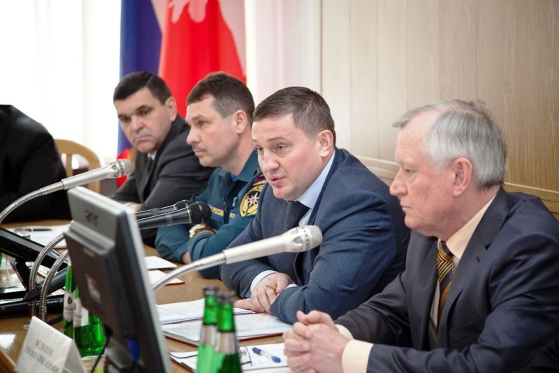 Губернатор Андрей Бочаров обязал усилить меры безопасности ко Дню Победы
