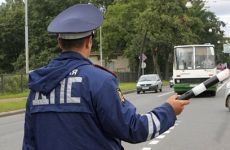 Под Волгоградом инспектора ГИБДД осудят за взятку от пьяной автоледи