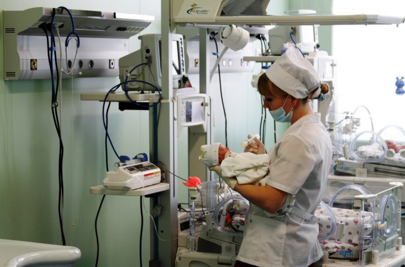 В Волгоградской области зафиксировали спад младенческой смертности