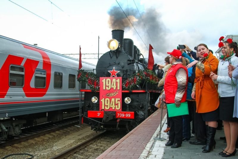 На станции «Волгоград-1» встретили ретро-поезд «Победа»