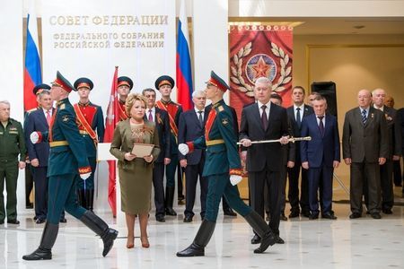 Сегодня в Совете Федерации Волгограду вручили памятный «Меч Победы»