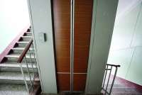 В Волгограде «Жилье 46» возило жильцов дома на «просроченном» лифте