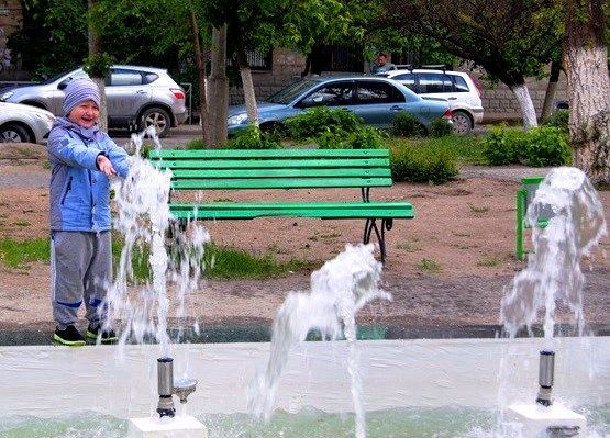 В Ворошиловском районе Волгограда заработал отключенный 20 лет назад фонтан