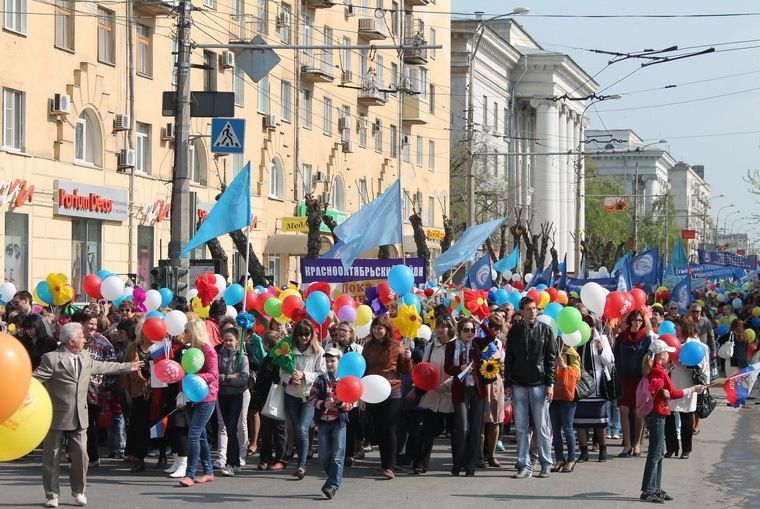 Сегодня в Волгограде стартовали сразу две первомайские демонстрации
