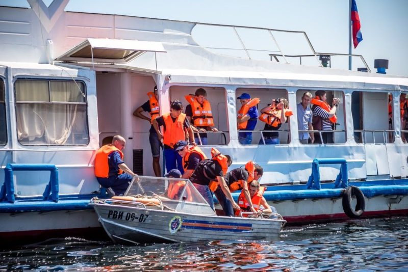На волгоградских водоемах прошли учения 200 спасателей