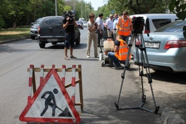 В Волгограде общественники оценили качество нового асфальта на улице Таращанцев