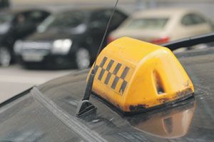 Волгоградский таксист украл у клиентки шкатулку с золотом