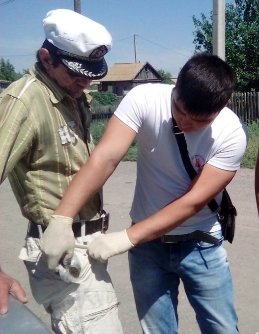 В Волгоградской области у школьного учителя изъяли наркотики