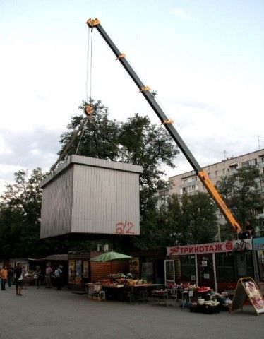 В Краснооктябрьском районе Волгограда демонтируются незаконные киоски