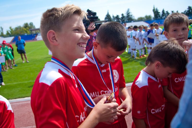 В каждом районе Волгограда и области построят спортивные площадки для детских команд