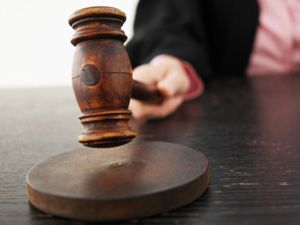 Арбитражный судья приговорен к 10 годам и 200-миллионному штрафу