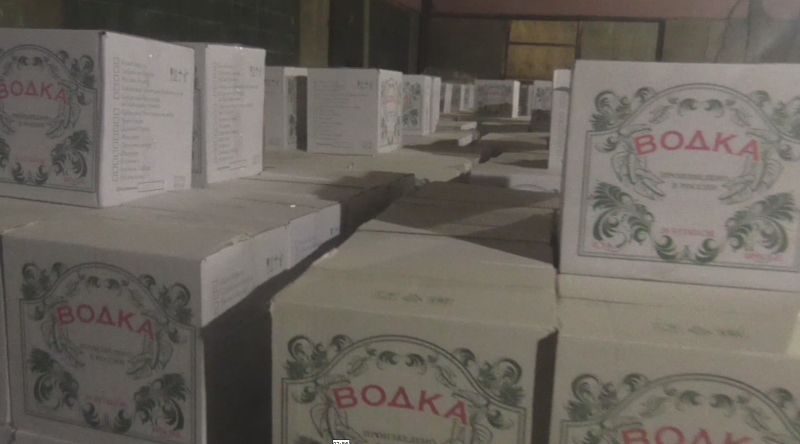 Узбеки поставляли в торговые сети Волгограда спирт, разбавленный водой и краской