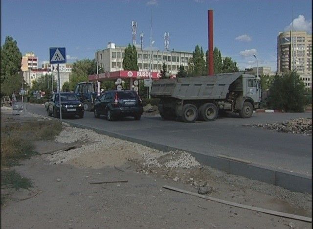В Волгограде стартовали дорожные работы на улице Восточно-Казахстанской