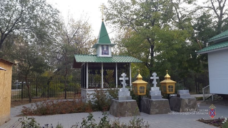 В Волгограде шесть молодых вандалов замахнулись на святое