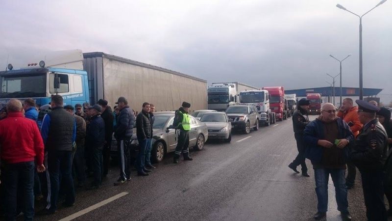 Волгоградским водителям большегрузов отложили введение штрафов
