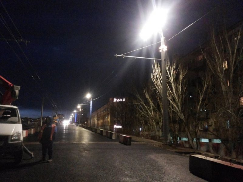 В Волгограде на Комсомольском мосту неправильно рассчитана мощность светильников