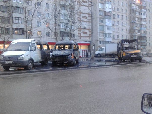 В Волгограде ночью на Тулака сгорели три маршрутки