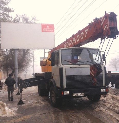 Два района Волгограда очистили от незаконной рекламы
