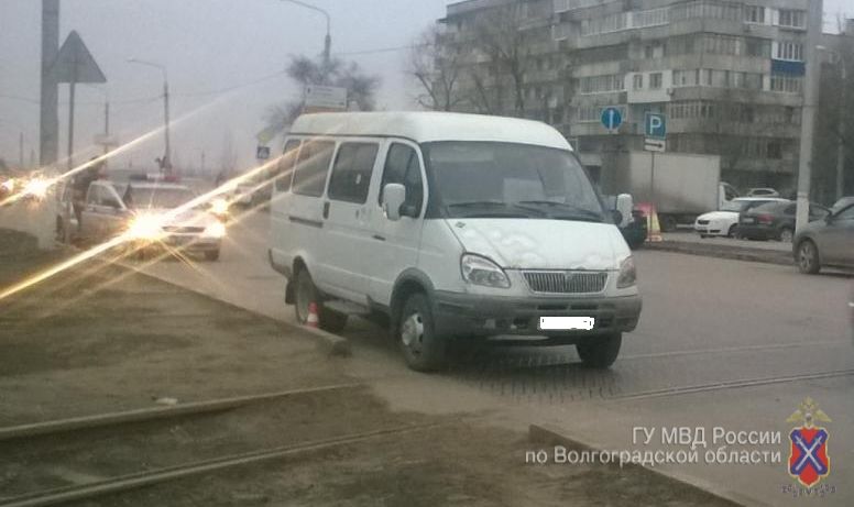 Водитель газели волгоград. Маршрутка Волгоград фото. Волгоград Газель 98 жёлтая Жилгородок.