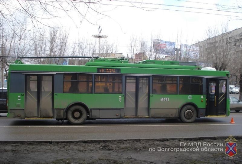 На западе Волгограда маршрутка столкнулась с троллейбусом