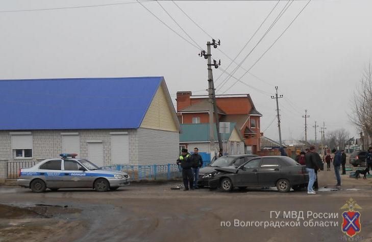 В тройном ДТП в Урюпинске пострадала 44-летняя автоледи