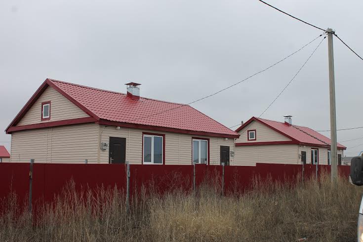 В Чернышковском районе ветшают пустующие дома, построенные для детей-сирот