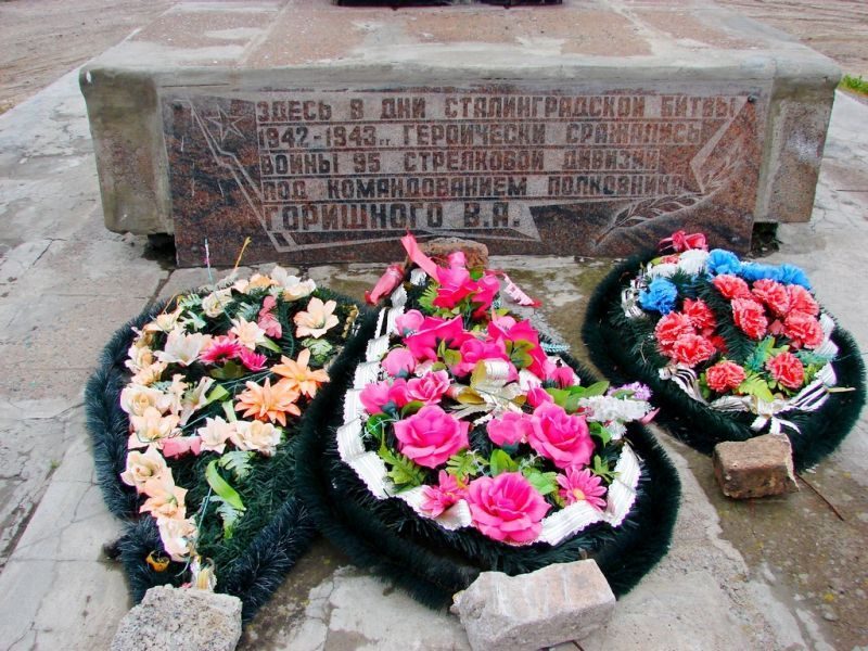 Чиновников привлекут к ответственности за раскопки рядом с братской могилой на юге Волгограда