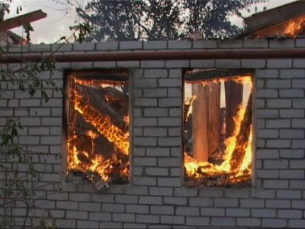 В Волгограде газовая колонка стала причиной пожара дома