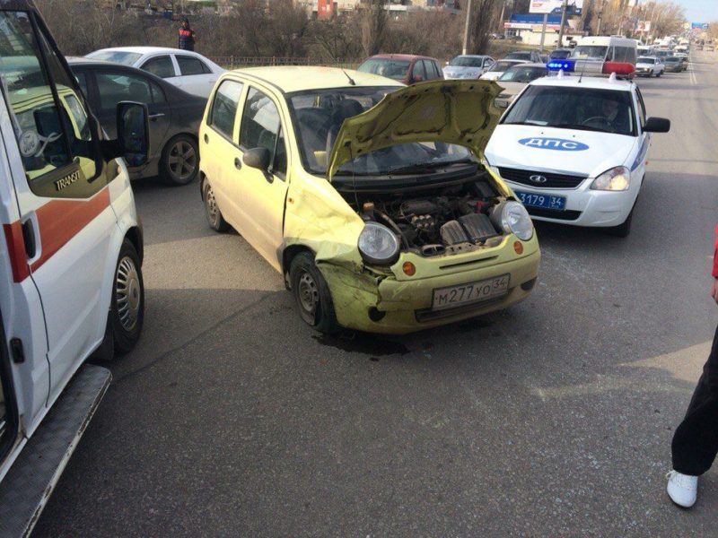Авария на Второй продольной парализовала движение в сторону центра Волгограда
