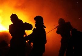 На западе Волгограда при пожаре в квартире едва не погибла 12-летняя девочка