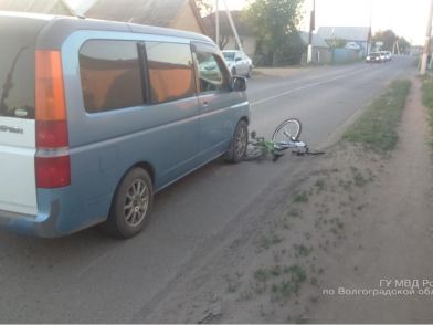 В Среднеахтубинском районе женщина на иномарке сбила собственного сына